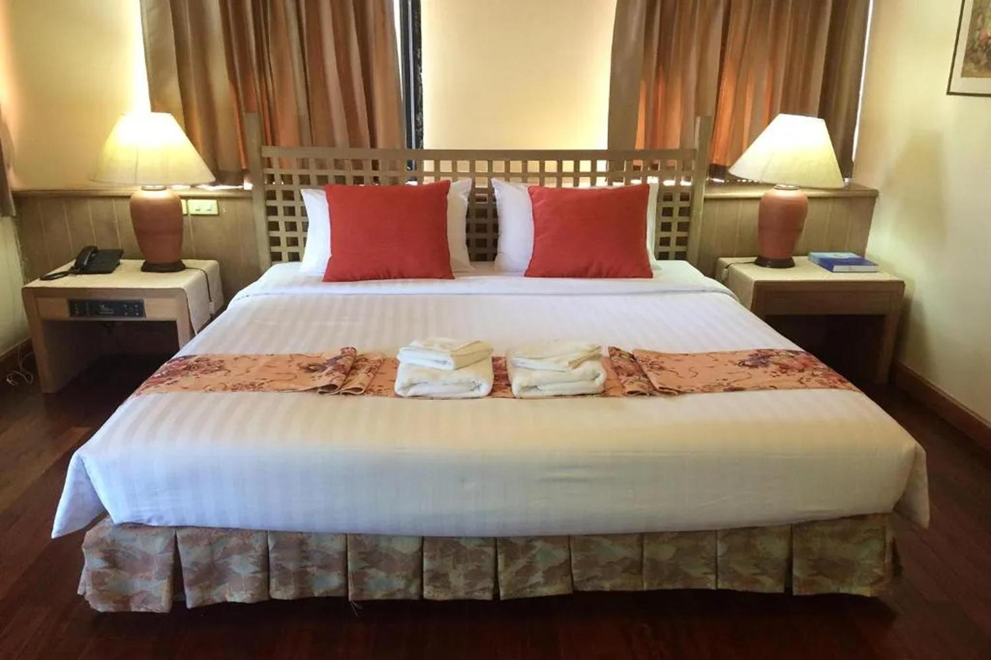 Pin Hotel Лампанг Екстер'єр фото