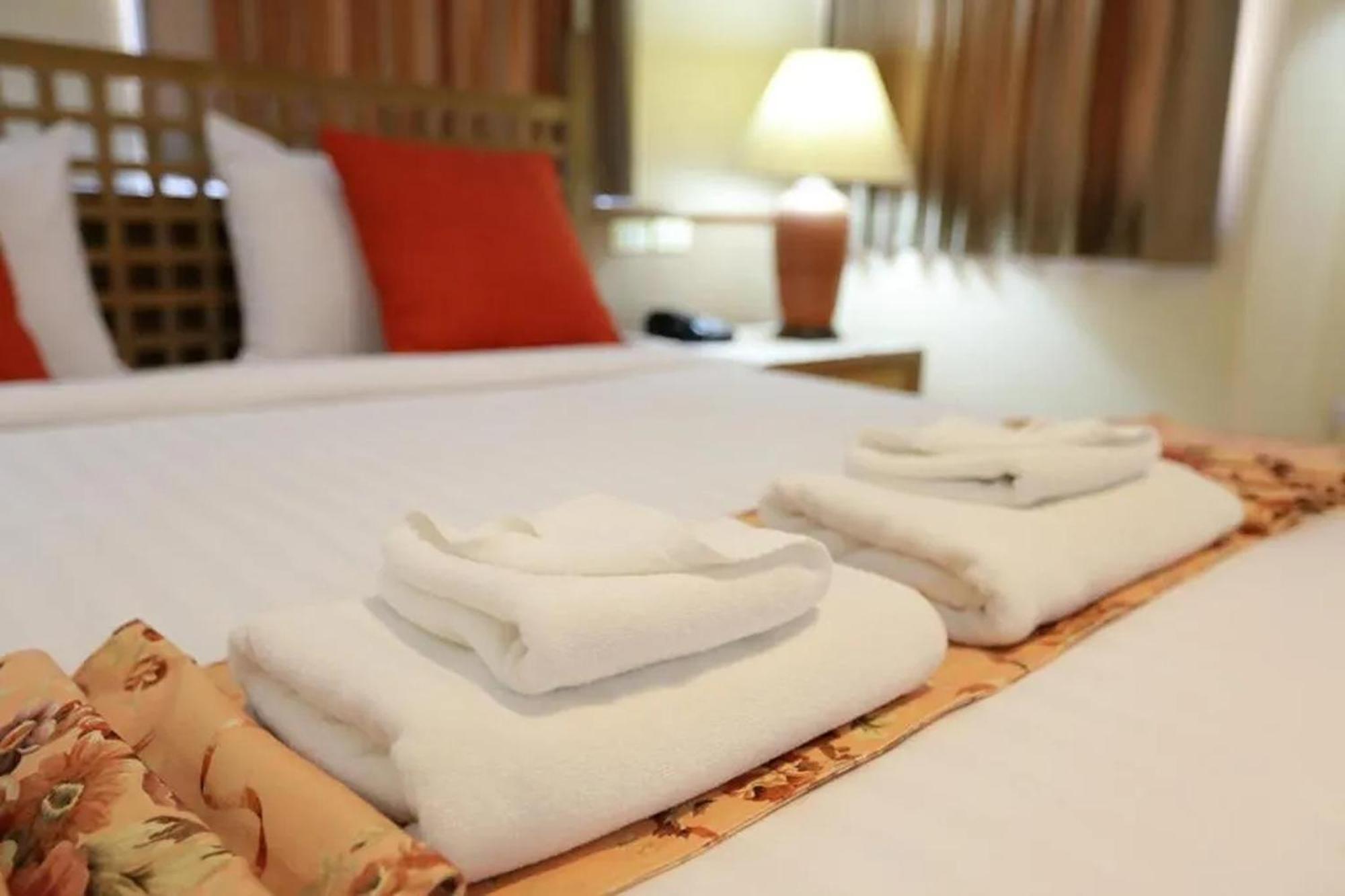 Pin Hotel Лампанг Екстер'єр фото