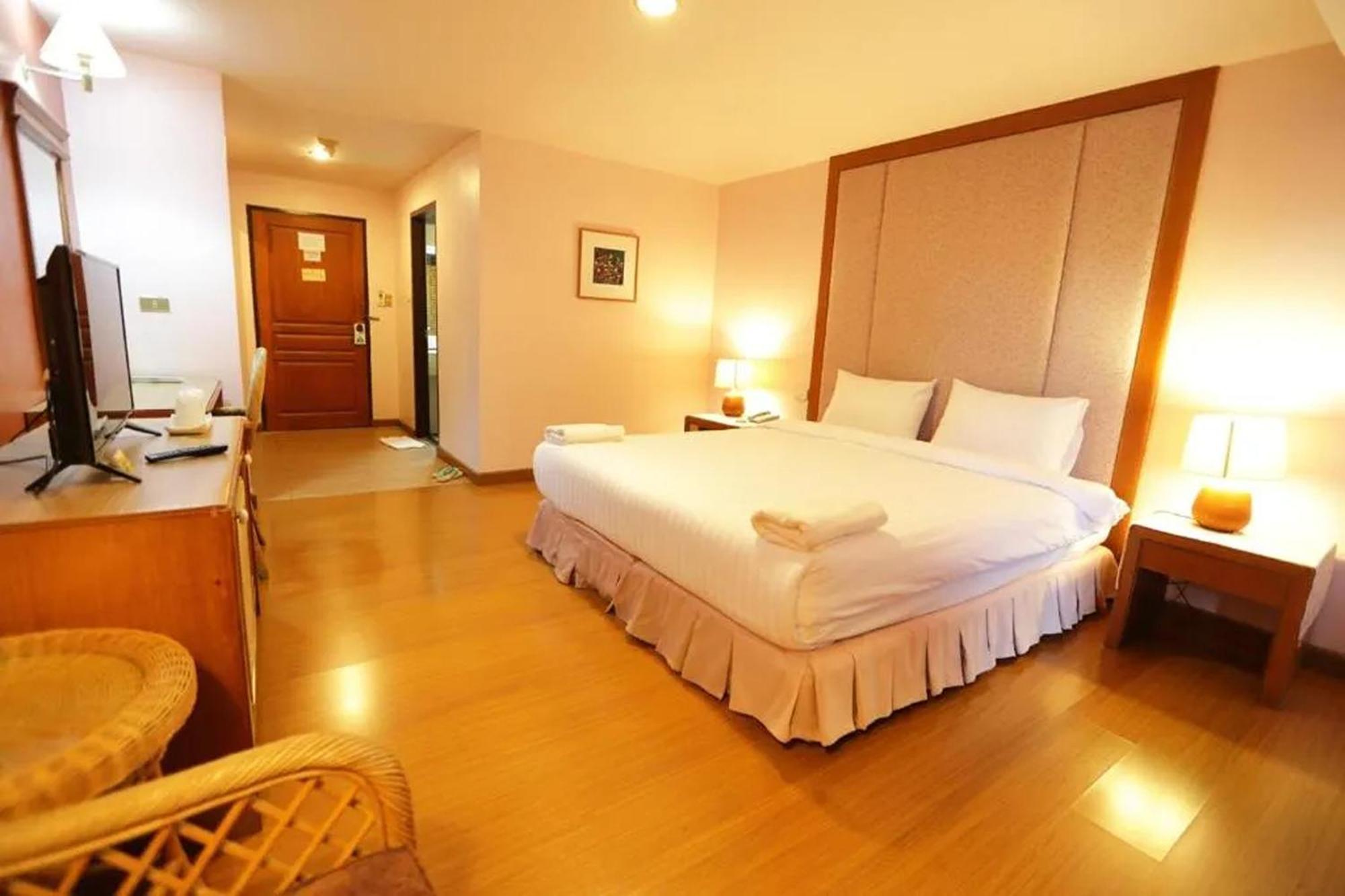 Pin Hotel Лампанг Екстер'єр фото