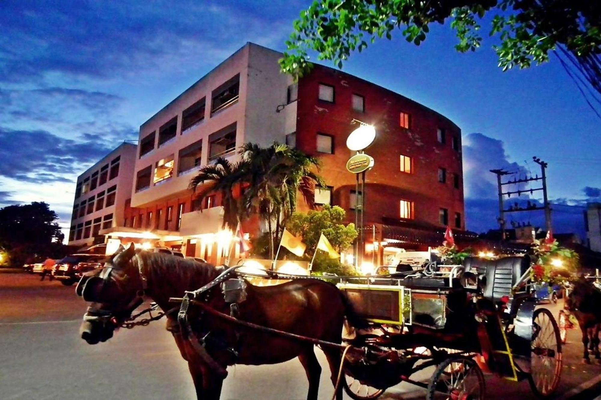 Pin Hotel Лампанг Екстер'єр фото