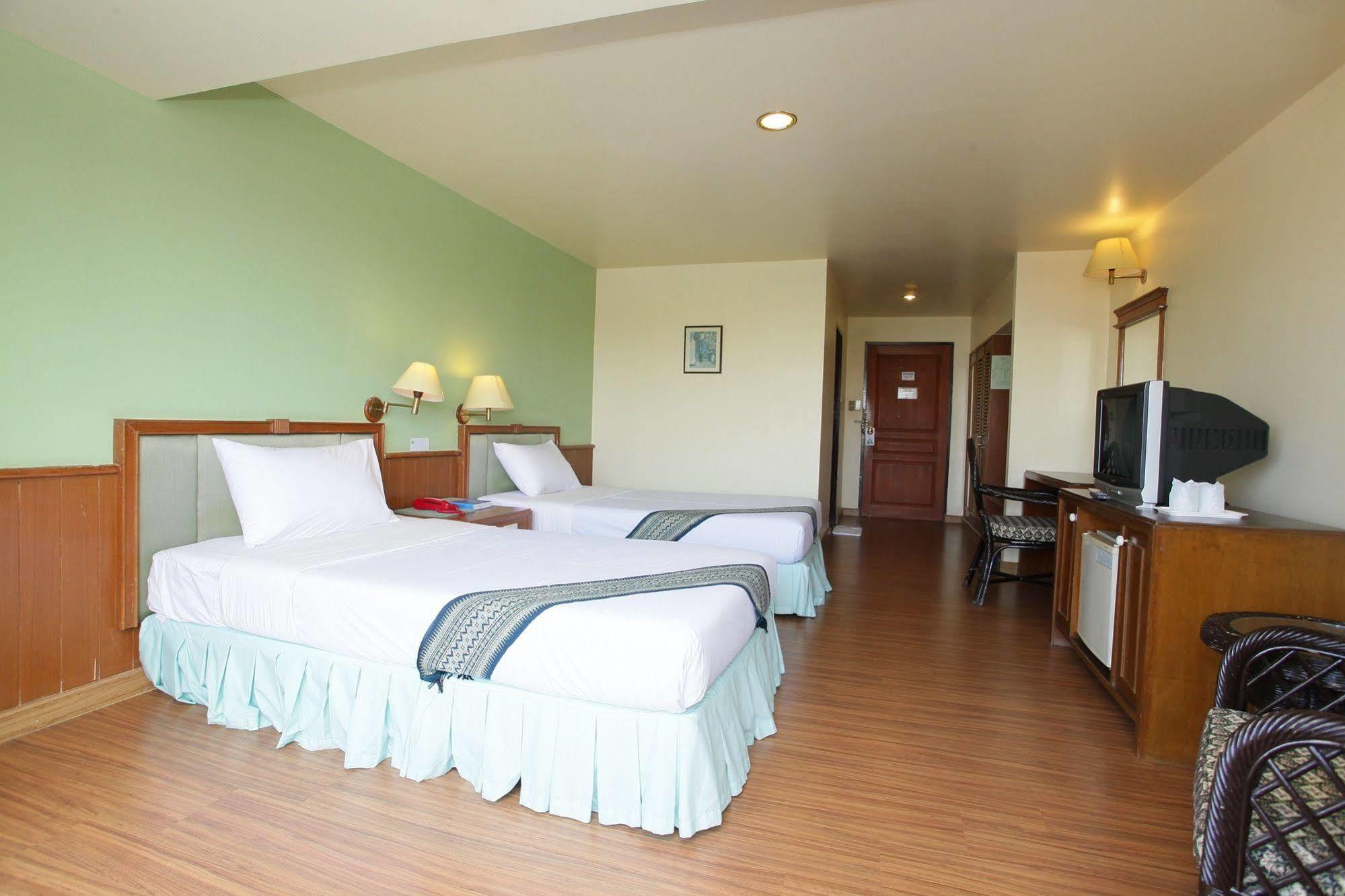 Pin Hotel Лампанг Екстер'єр фото