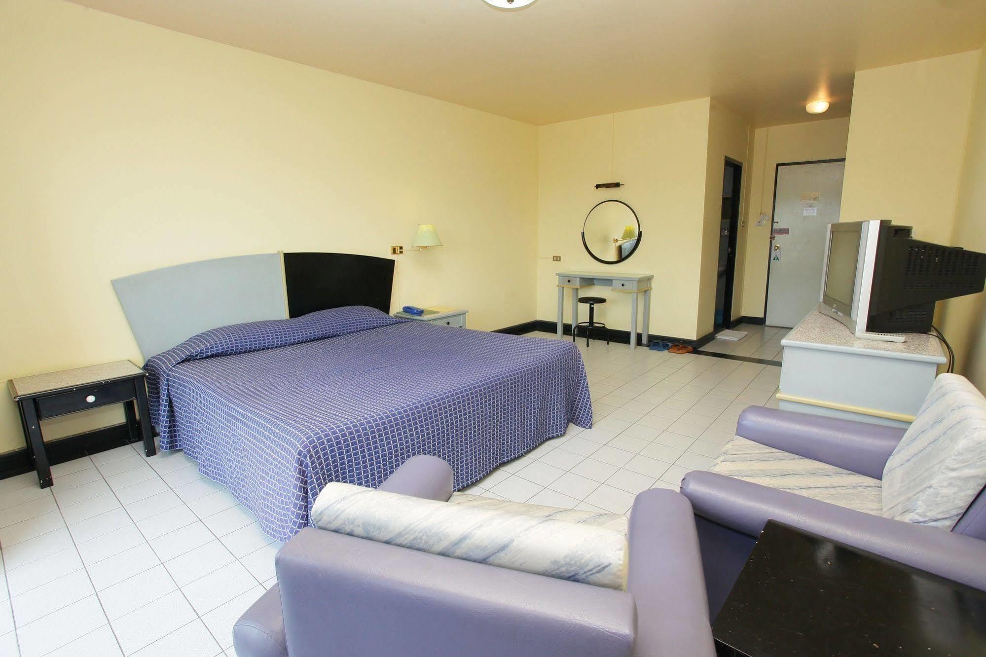 Pin Hotel Лампанг Екстер'єр фото